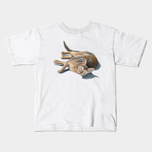 Abyssinian cat lying Kids T-Shirt